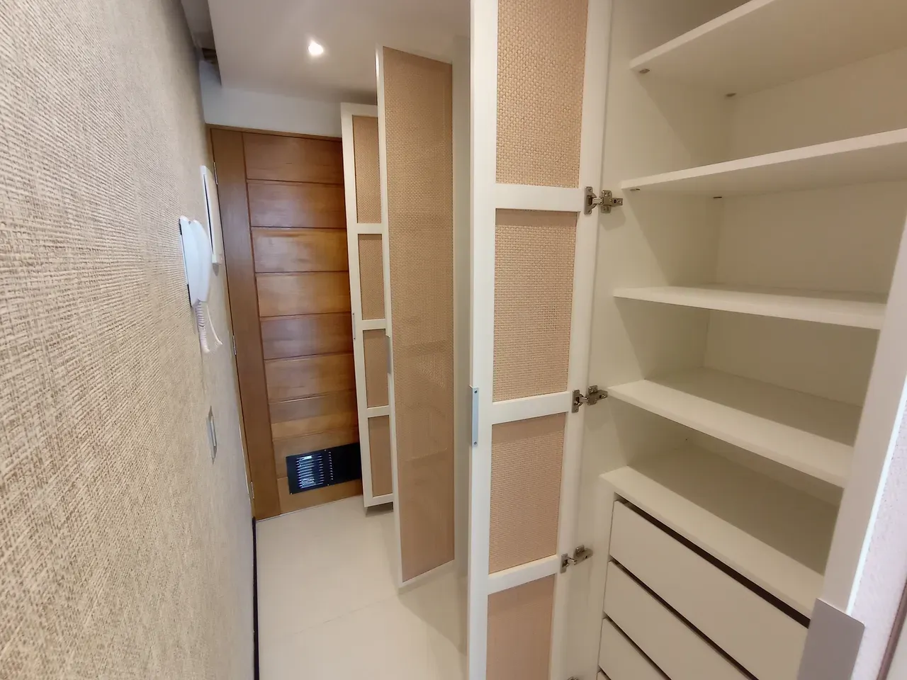 Студия 32 м² с видом на горы и панорамными окнами — photo 18