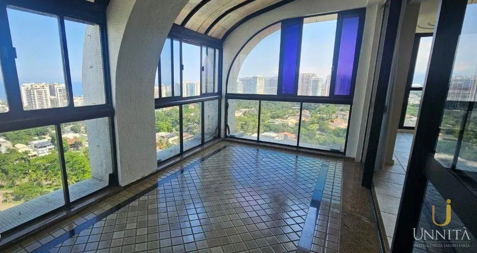 Unfurnished 3-bedroom apartment with 5 bathrooms