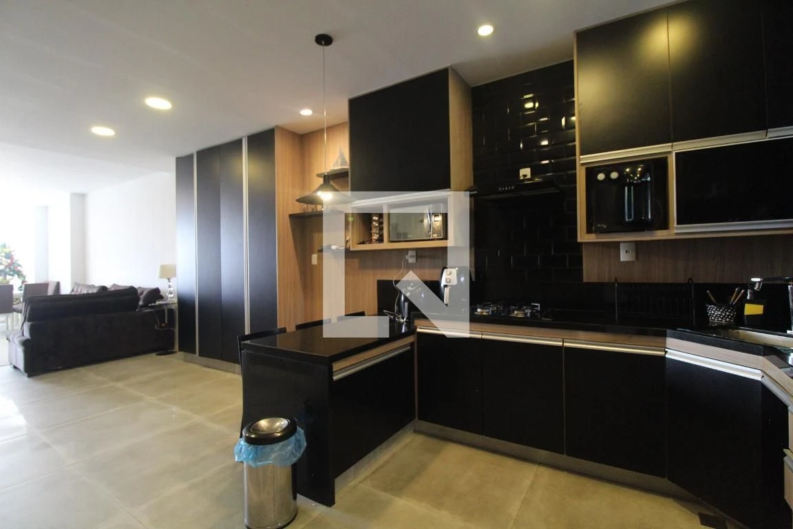 Furnished house with 4 en-suite bedrooms and private garden — photo 30