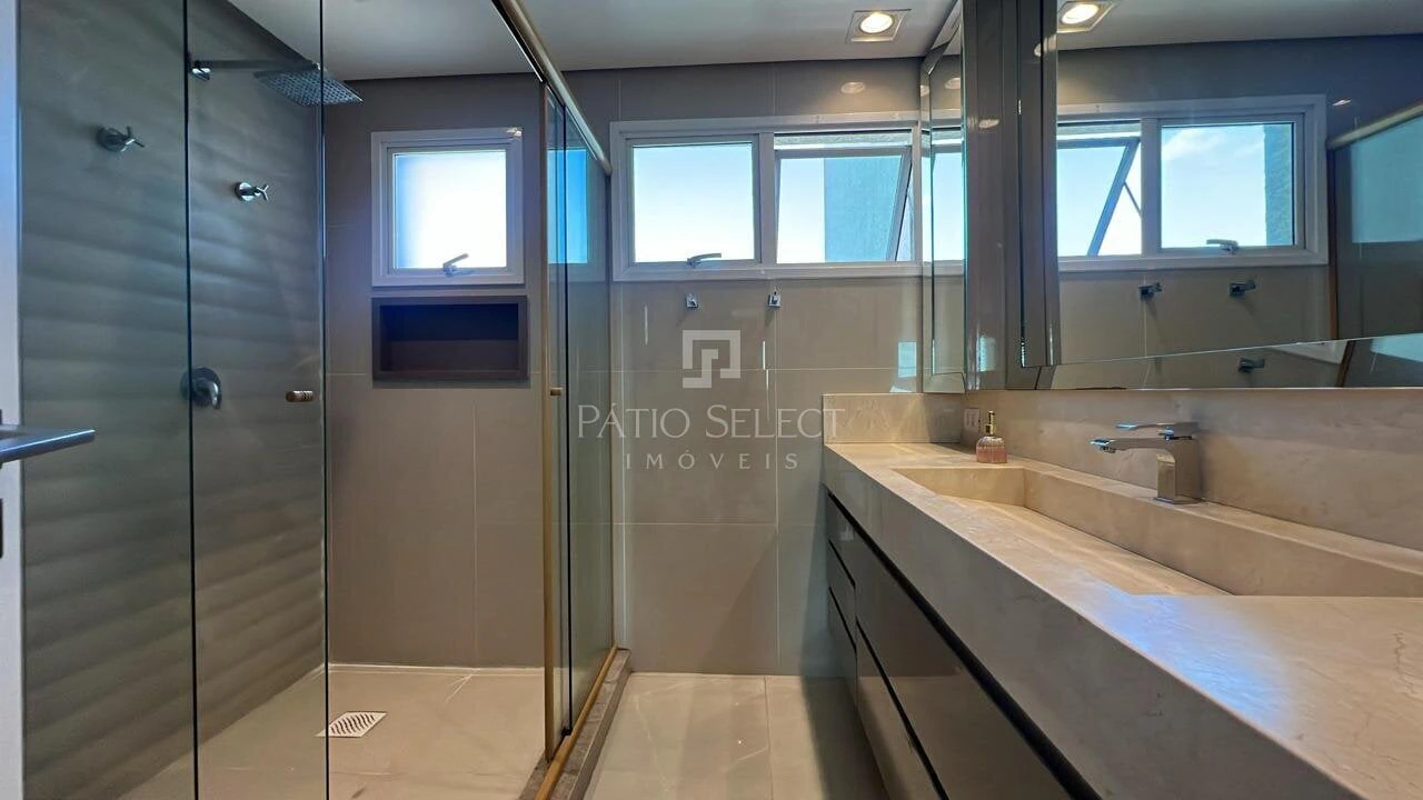 Furnished apartment, 309 m², with floor-to-ceiling windows — photo 23