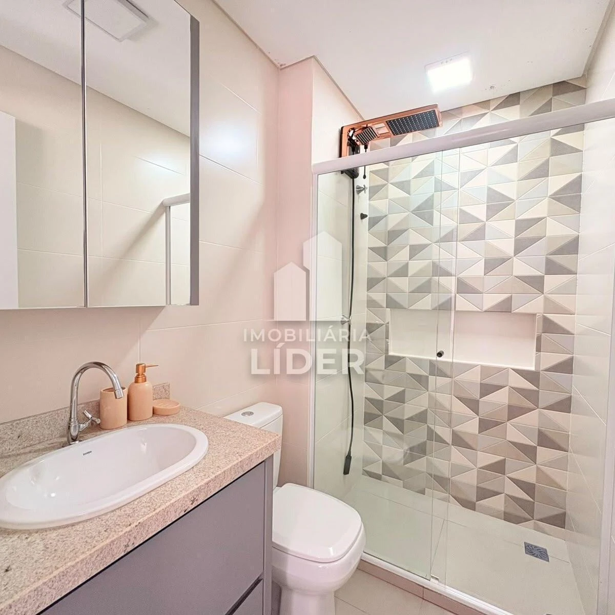 One-bedroom apartment in a building with a coworking space — photo 9