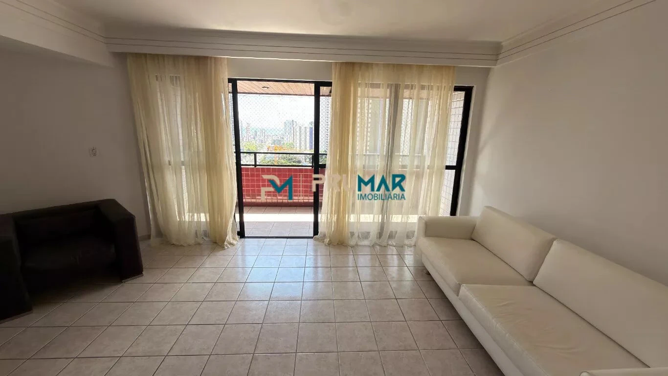 Balcony with a grill in a 4-bedroom apartment, 222 m² — photo 7