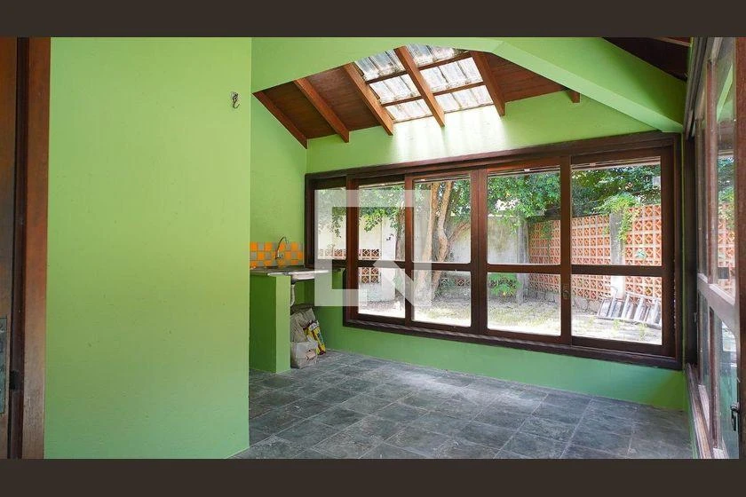4 quartos e vista para as montanhas: casa de 735 m²