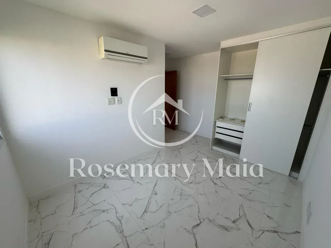 Duplex penthouse with 4 bedrooms and city view — photo 24