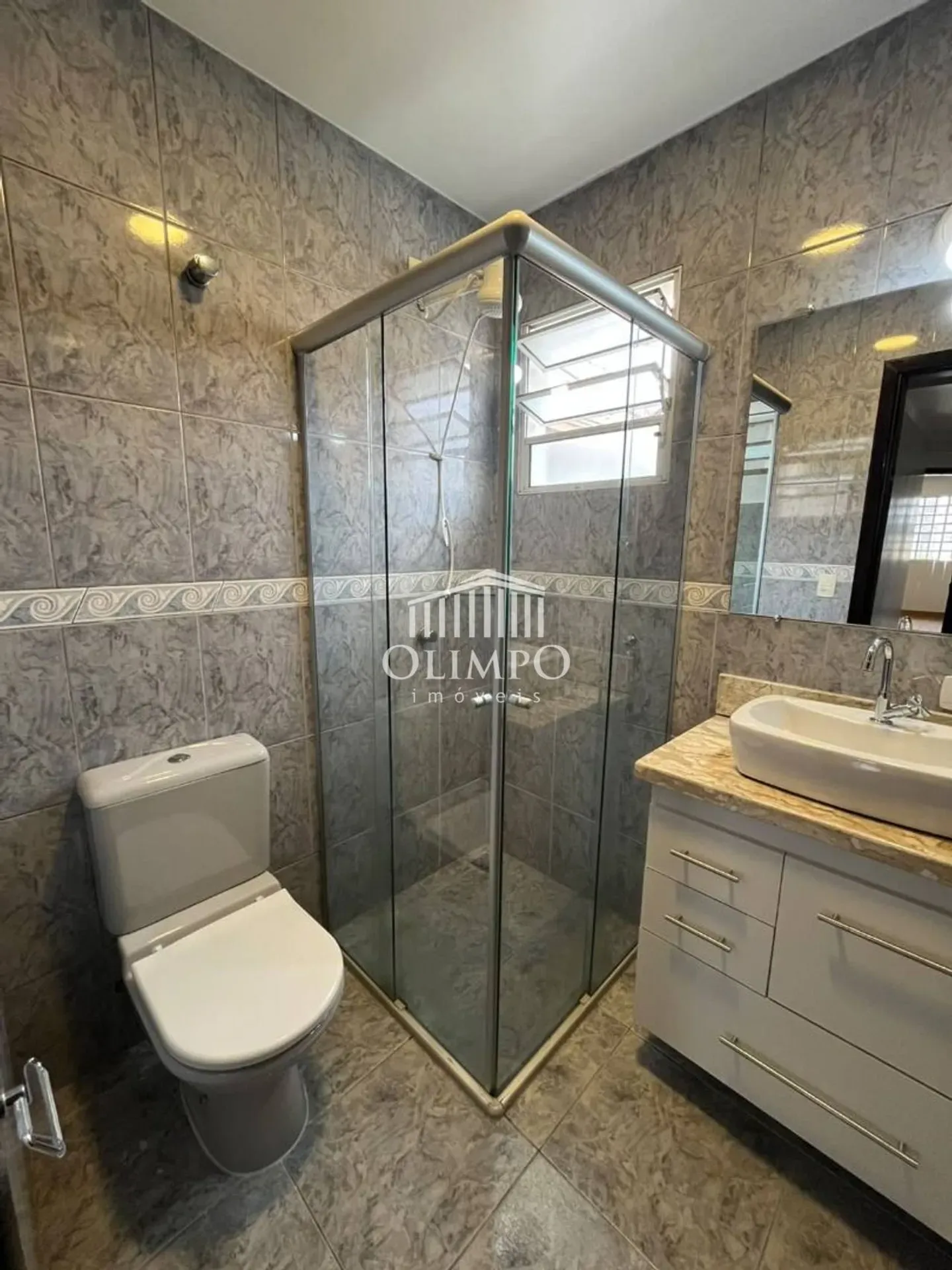 3-bedroom house with a walk-in closet in Curitiba — photo 21