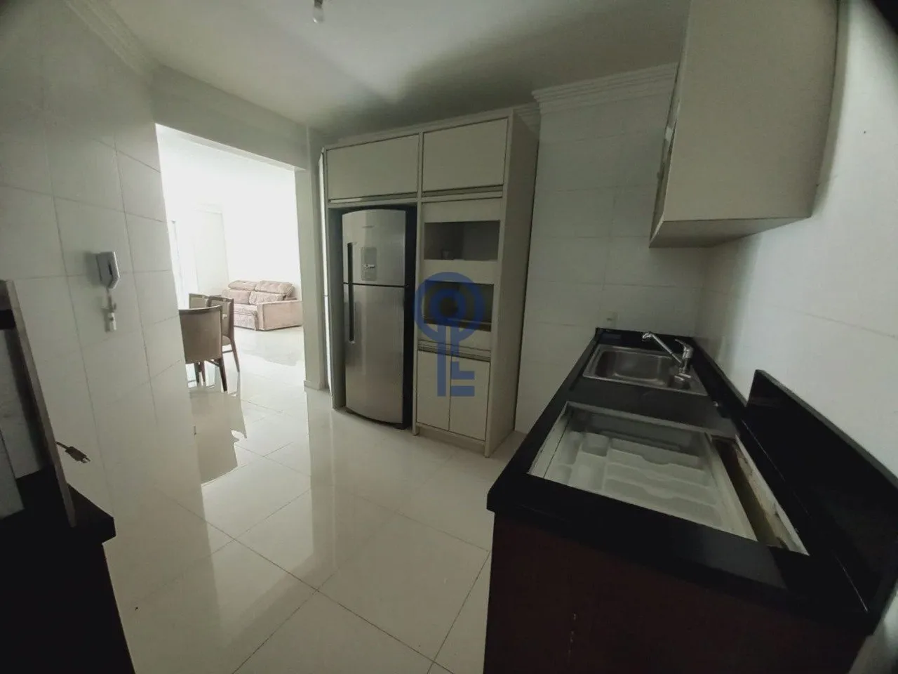 4-bedroom apartment with a mountain view — photo 2