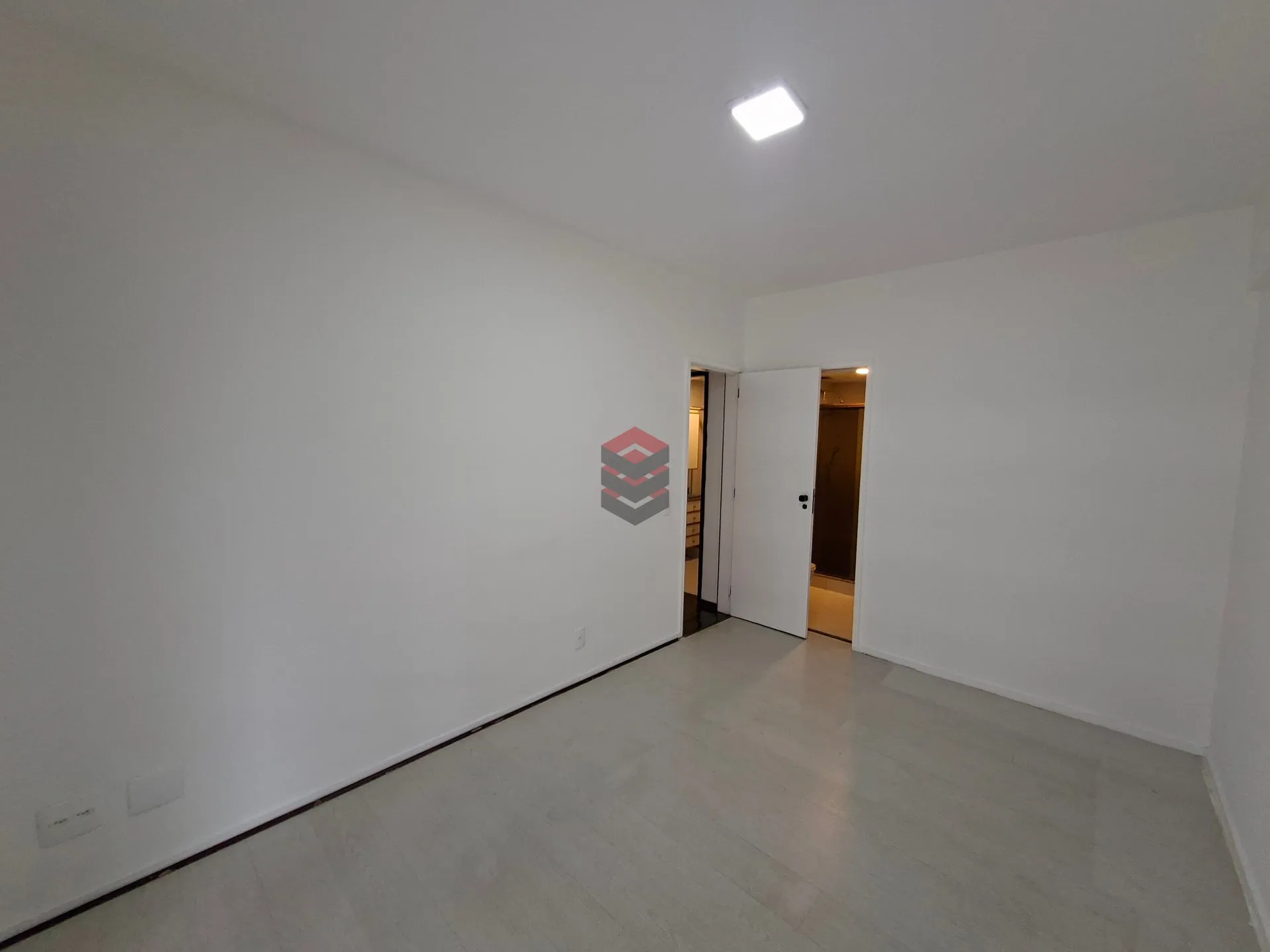 Apartment, 96 m², with a walk-in closet — photo 4