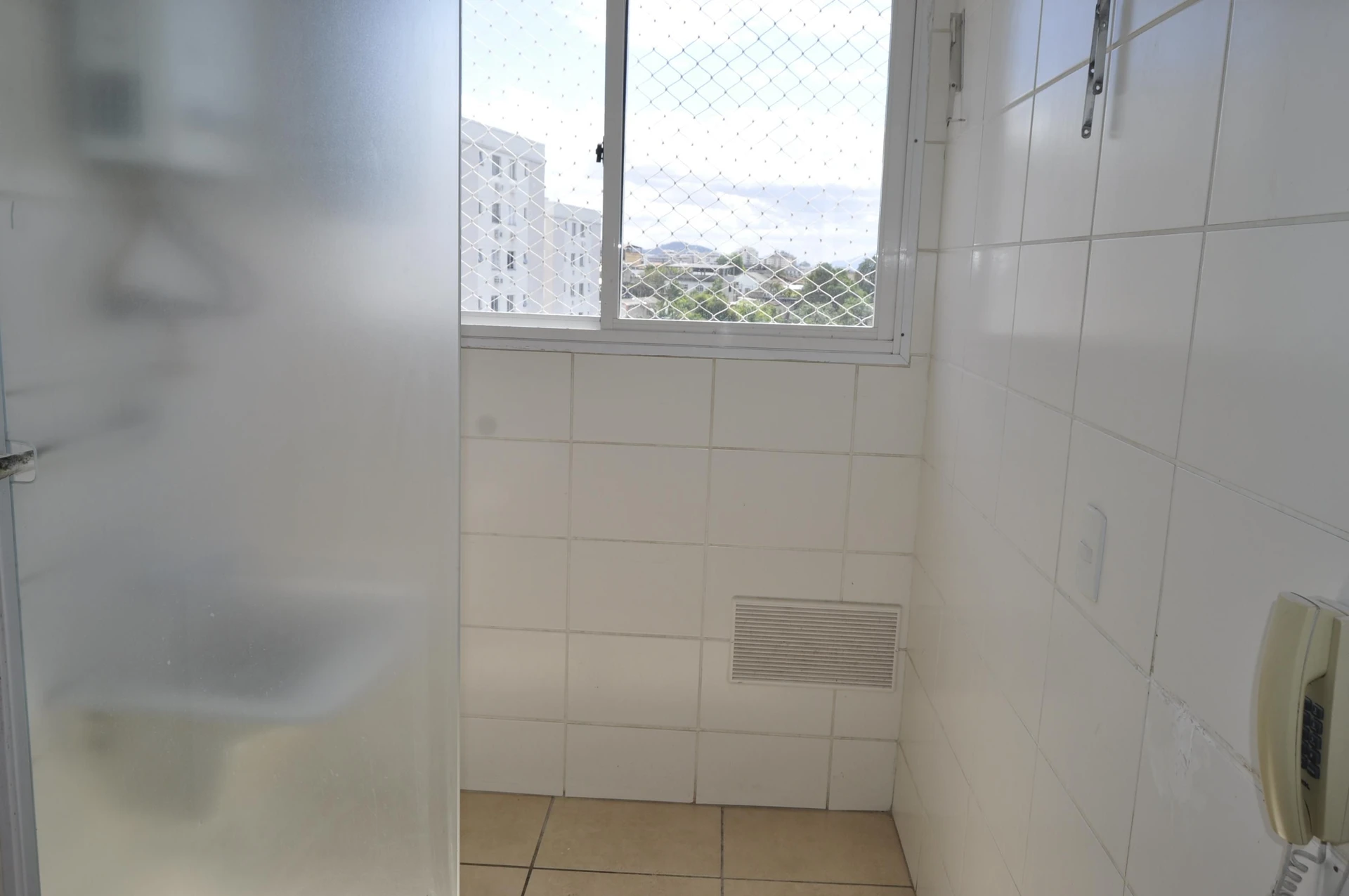 Балкон с грилем и 2 спальни: квартира 47 м² — photo 25