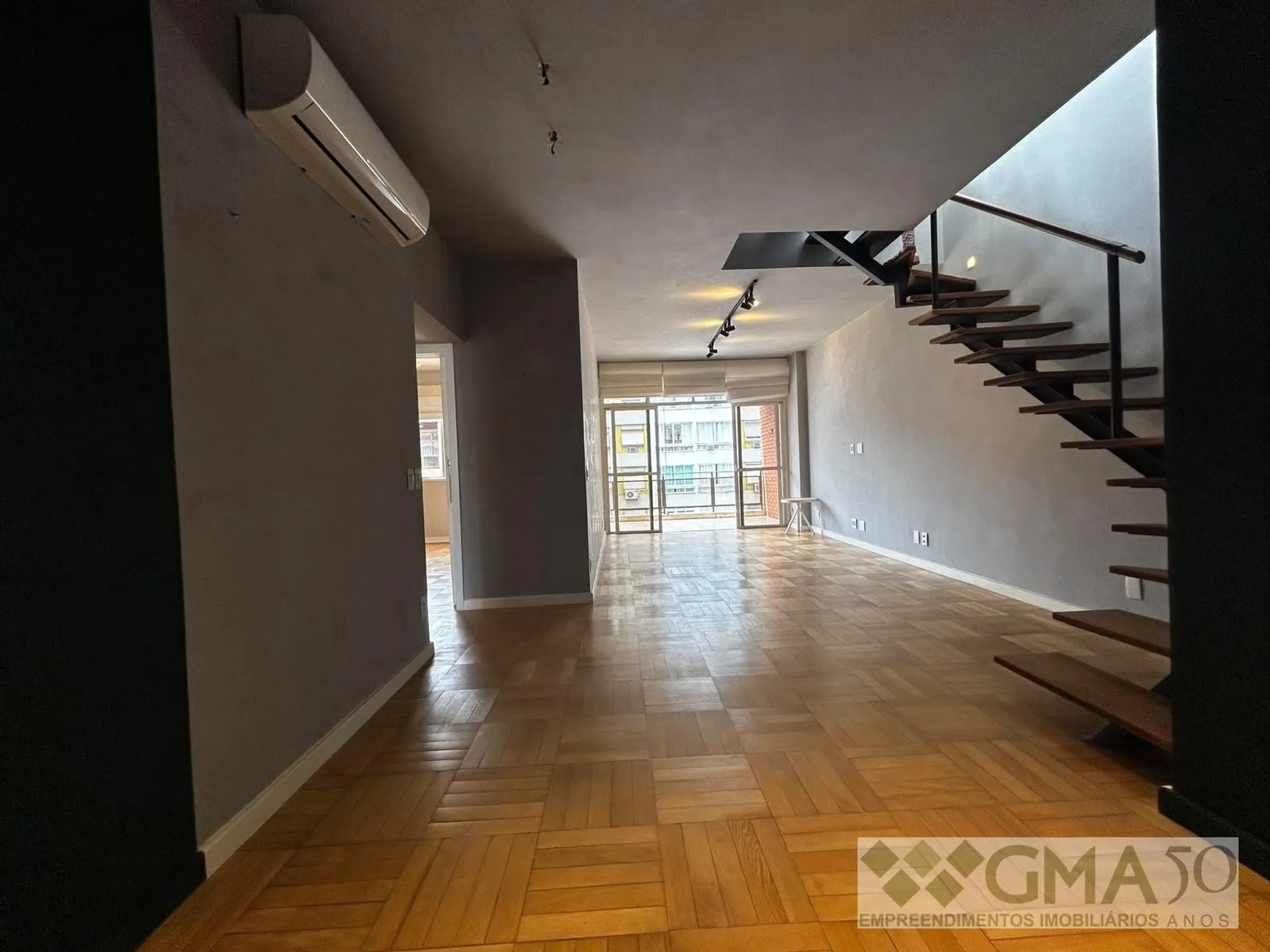 Рабочее место и 2 спальни: квартира 145 м² — photo 24