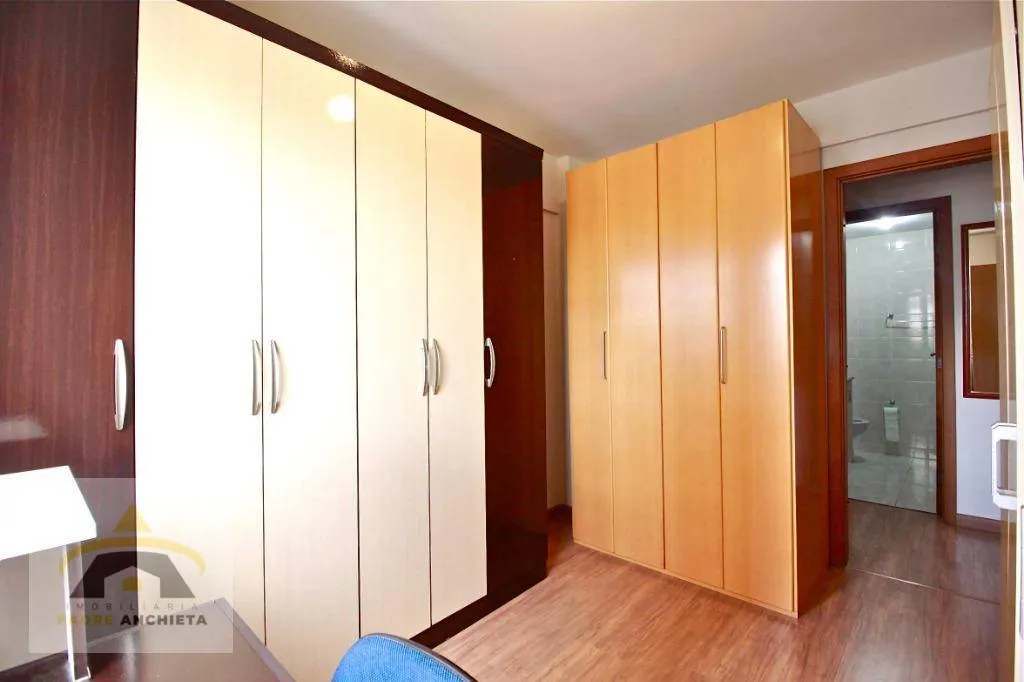 2-bedroom apartment with an American-style kitchen — photo 17
