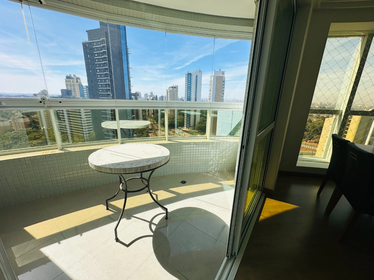 4-bedroom apartment in a building with a gym — photo 10