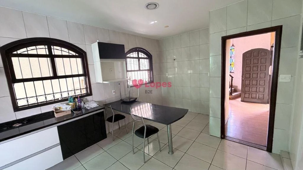 Casa de 450 m² com 3 quartos e fogão a gás — photo 21