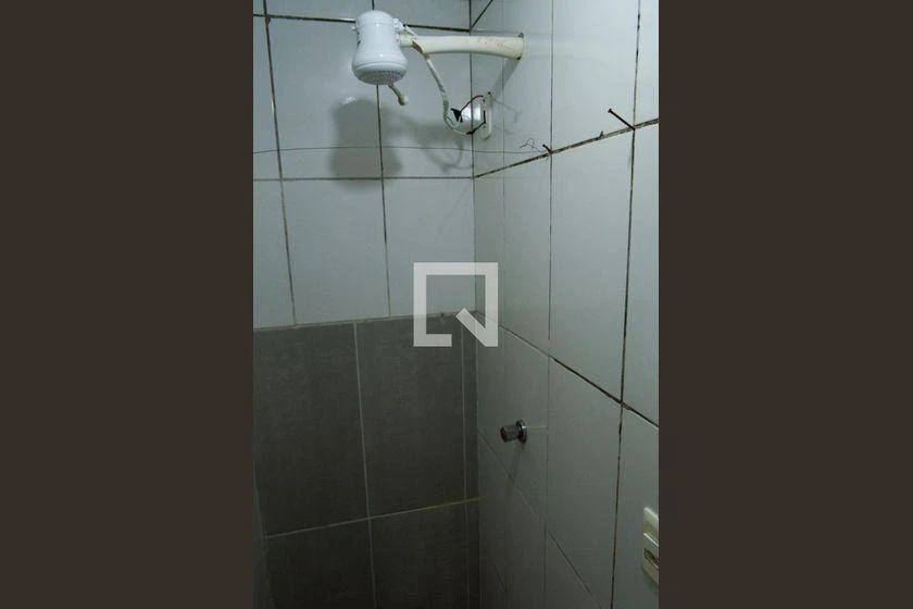 1-bedroom apartment with washing machine and utility sink — photo 4