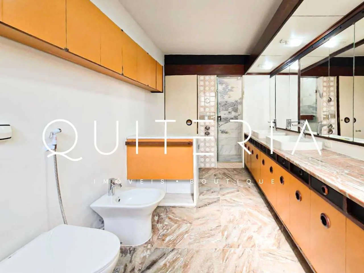 4-bedroom apartment with 4 bathrooms across 300 m² — photo 16