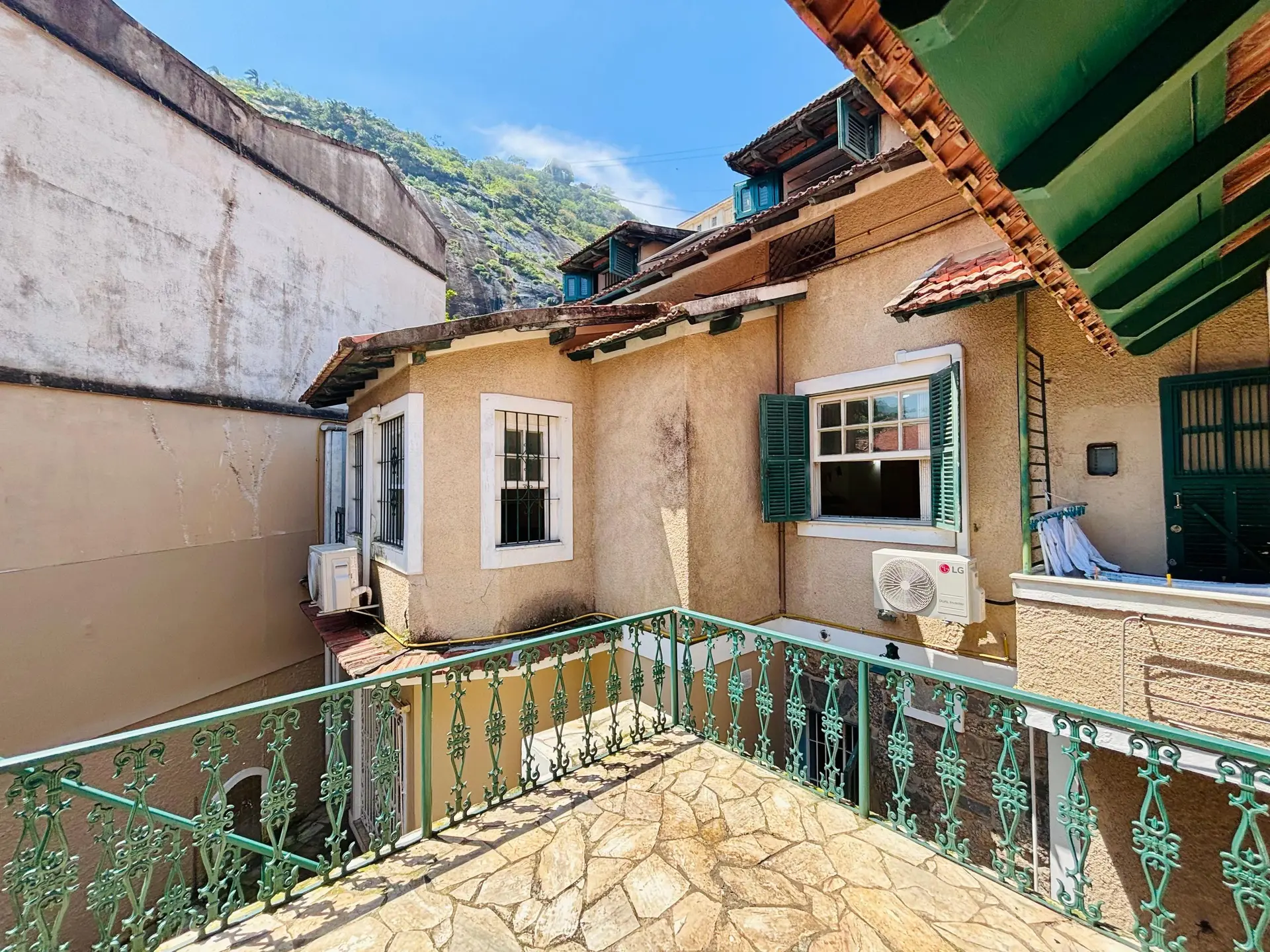 Furnished house, 380 m², with a grill on the balcony — photo 47