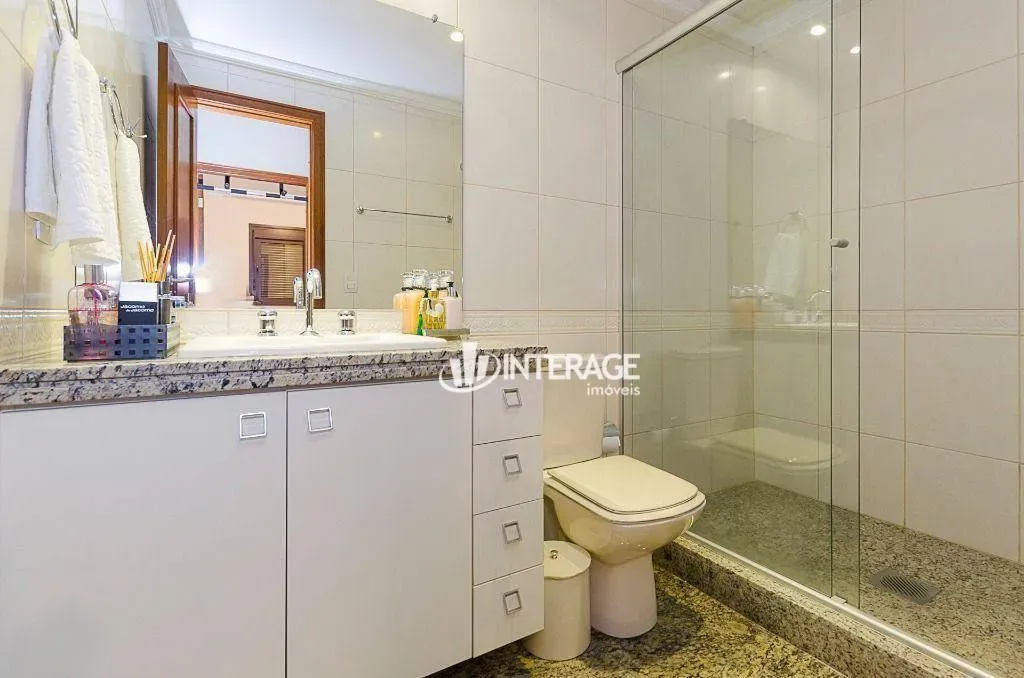 249 m² apartment with 3 bedrooms and 3 bathrooms — photo 22