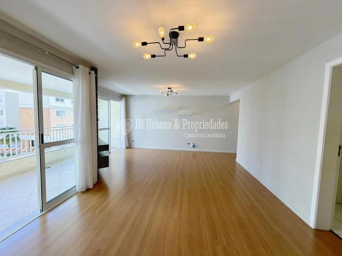 3-bedroom apartment in a building with a pool — photo 12