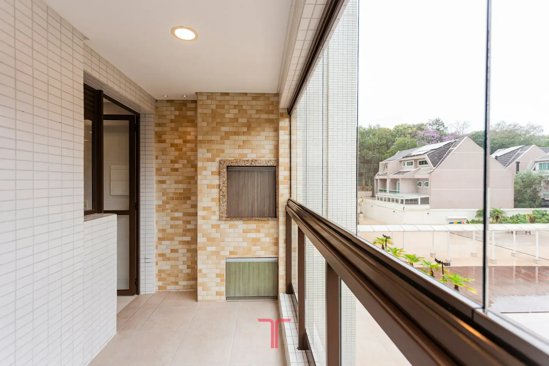 3-bedroom apartment in a building with a pool — photo 23