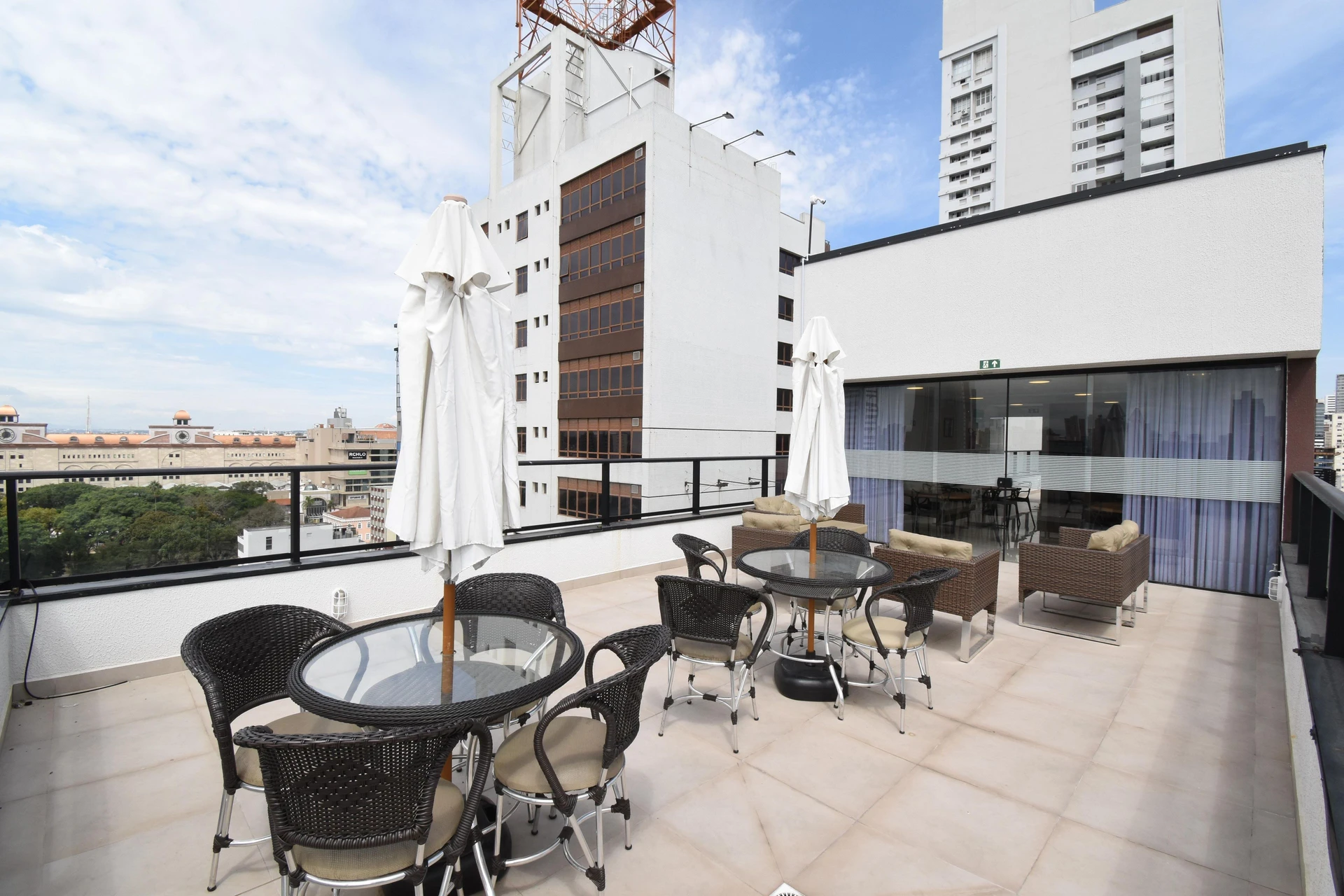 Furnished studio, 22 m², with a glass-enclosed balcony — photo 6