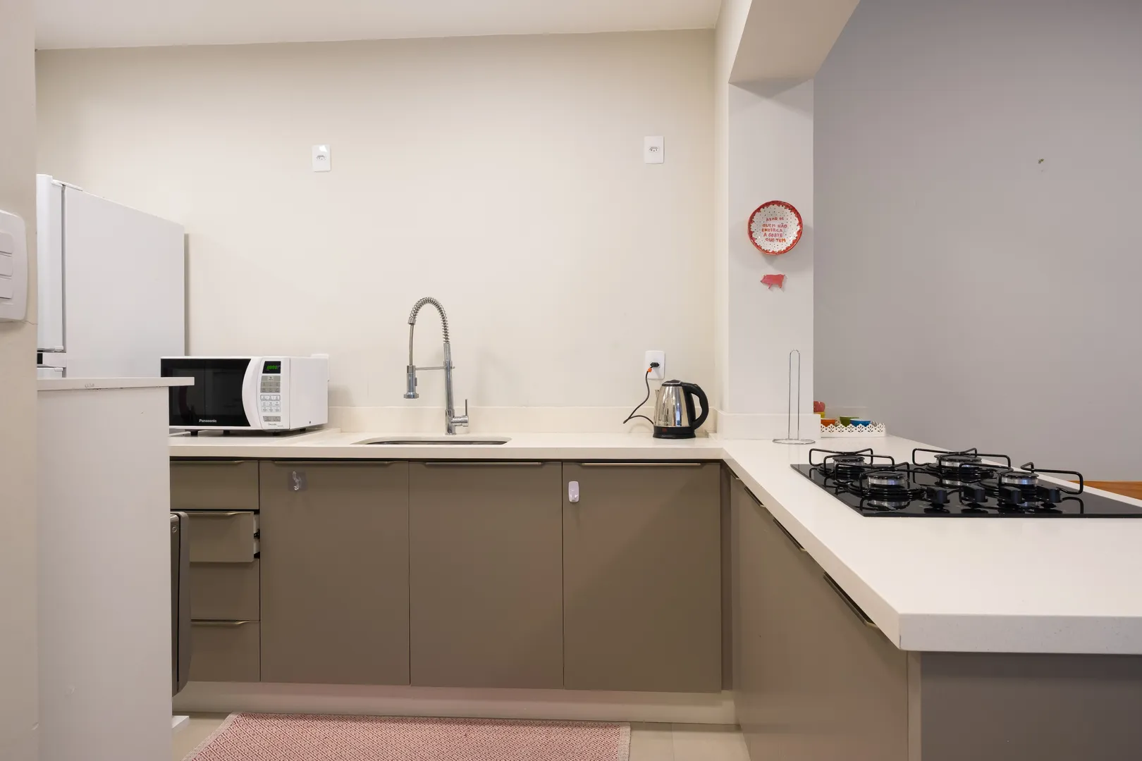Furnished 55 m² apartment with open-plan gas kitchen — photo 4