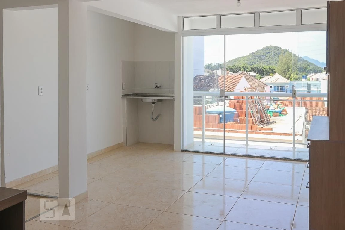 Unfurnished apartment with 2 bedrooms and a balcony — photo 9
