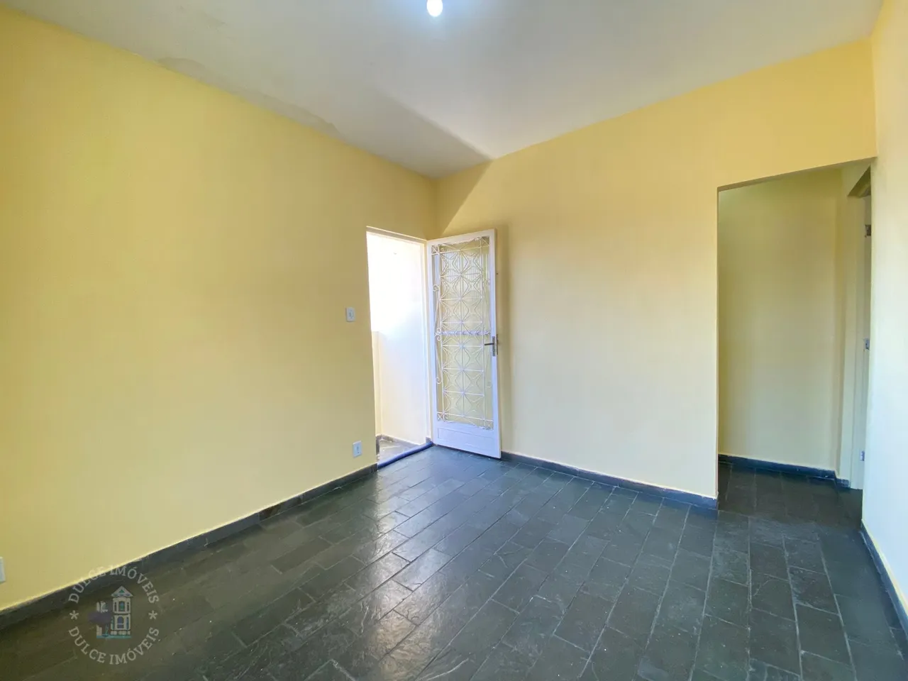 House with no parking: 1 bedroom and 1 bathroom — photo 9