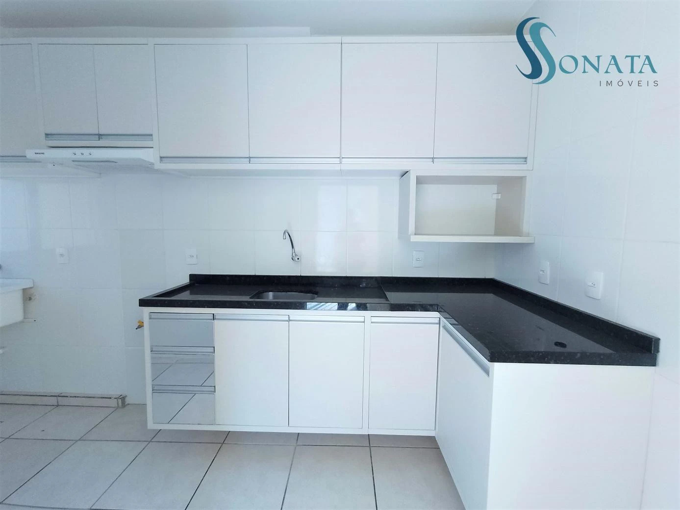 2-bedroom apartment with a closed-off kitchen — photo 2
