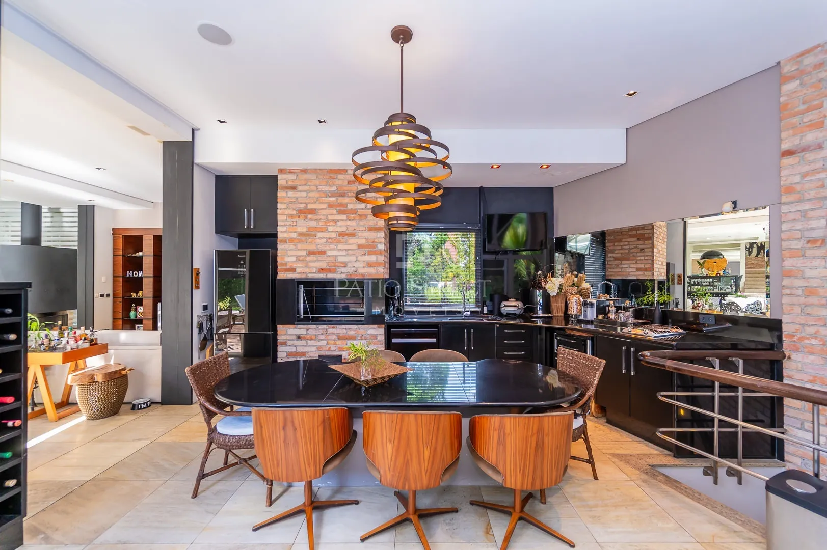 Floor-to-ceiling windows in a 6-bedroom house, 763 m² — photo 32