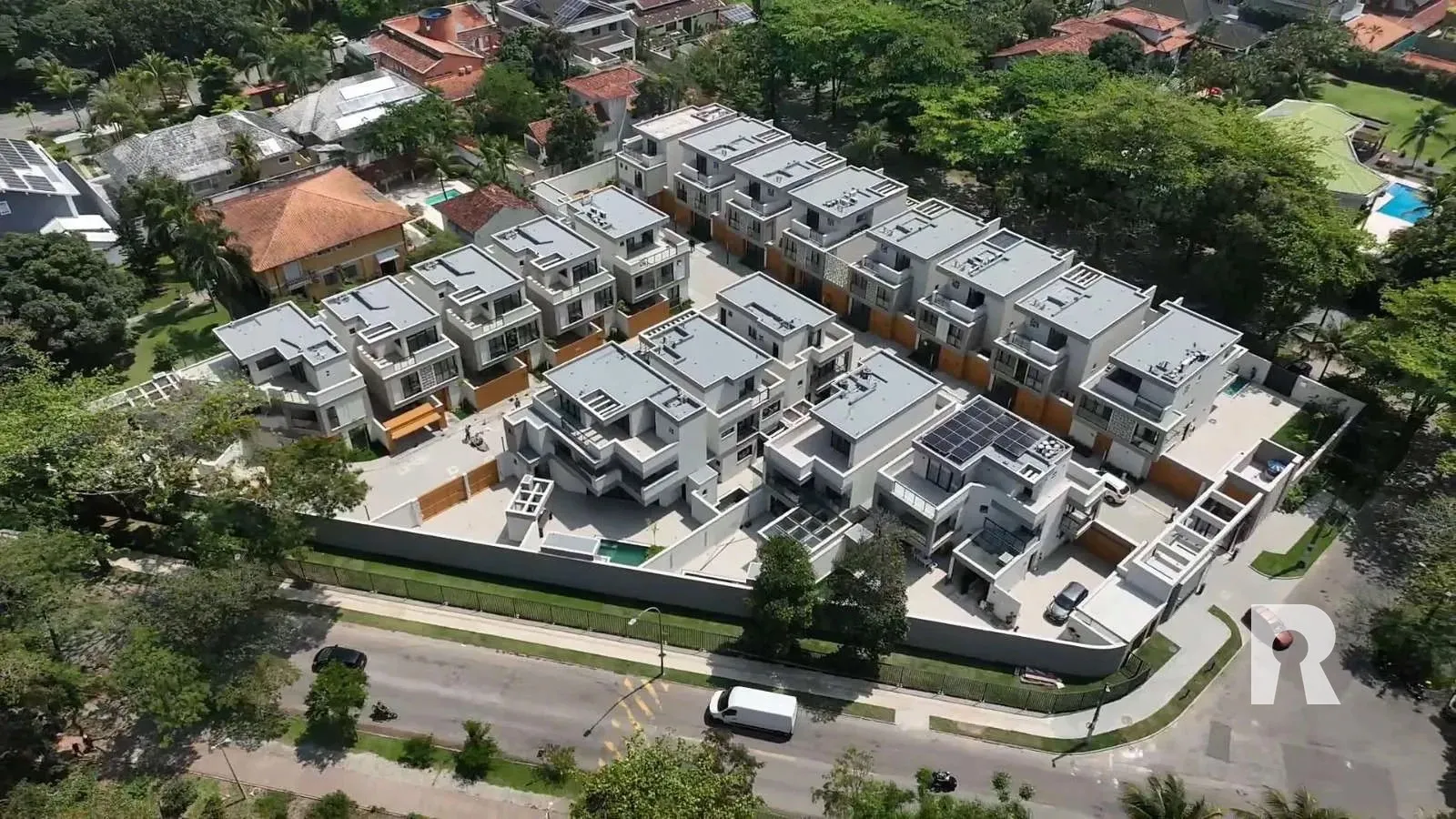 4-bedroom house, all with their own bathrooms, 337 m² — photo 26