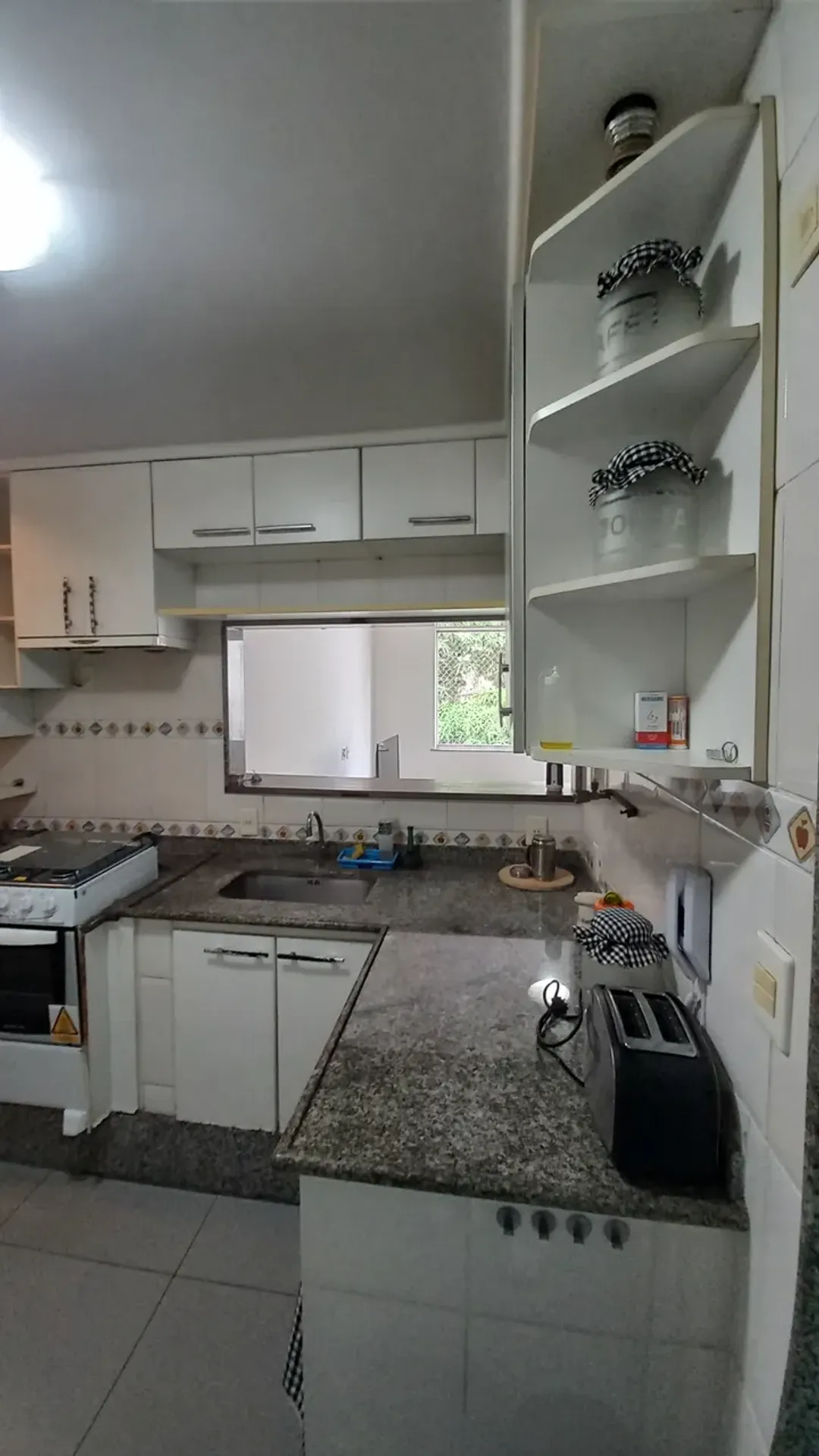 Furnished 2-bedroom apartment with a closed kitchen