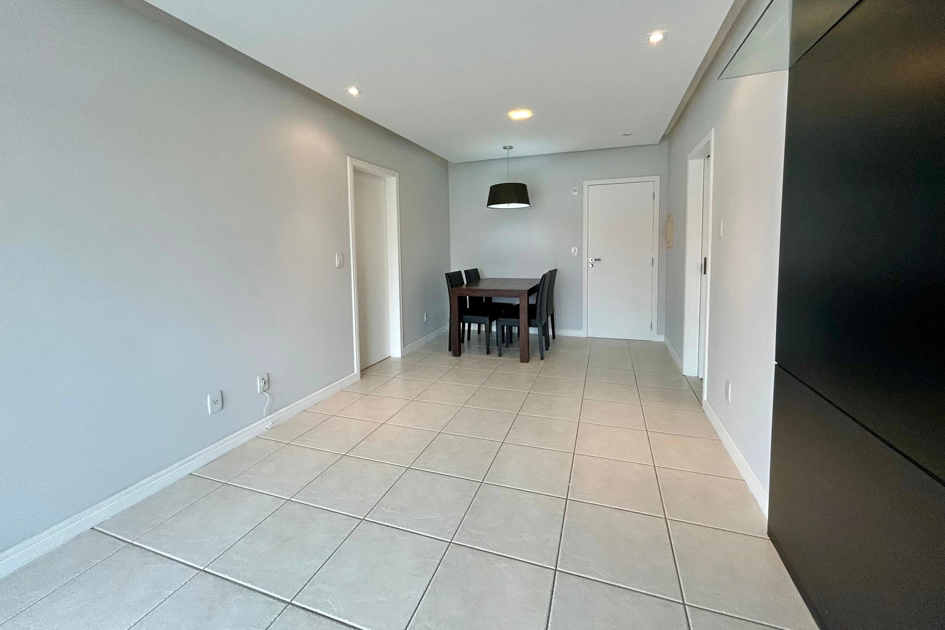 2-bedroom apartment in a building with a gym — photo 23