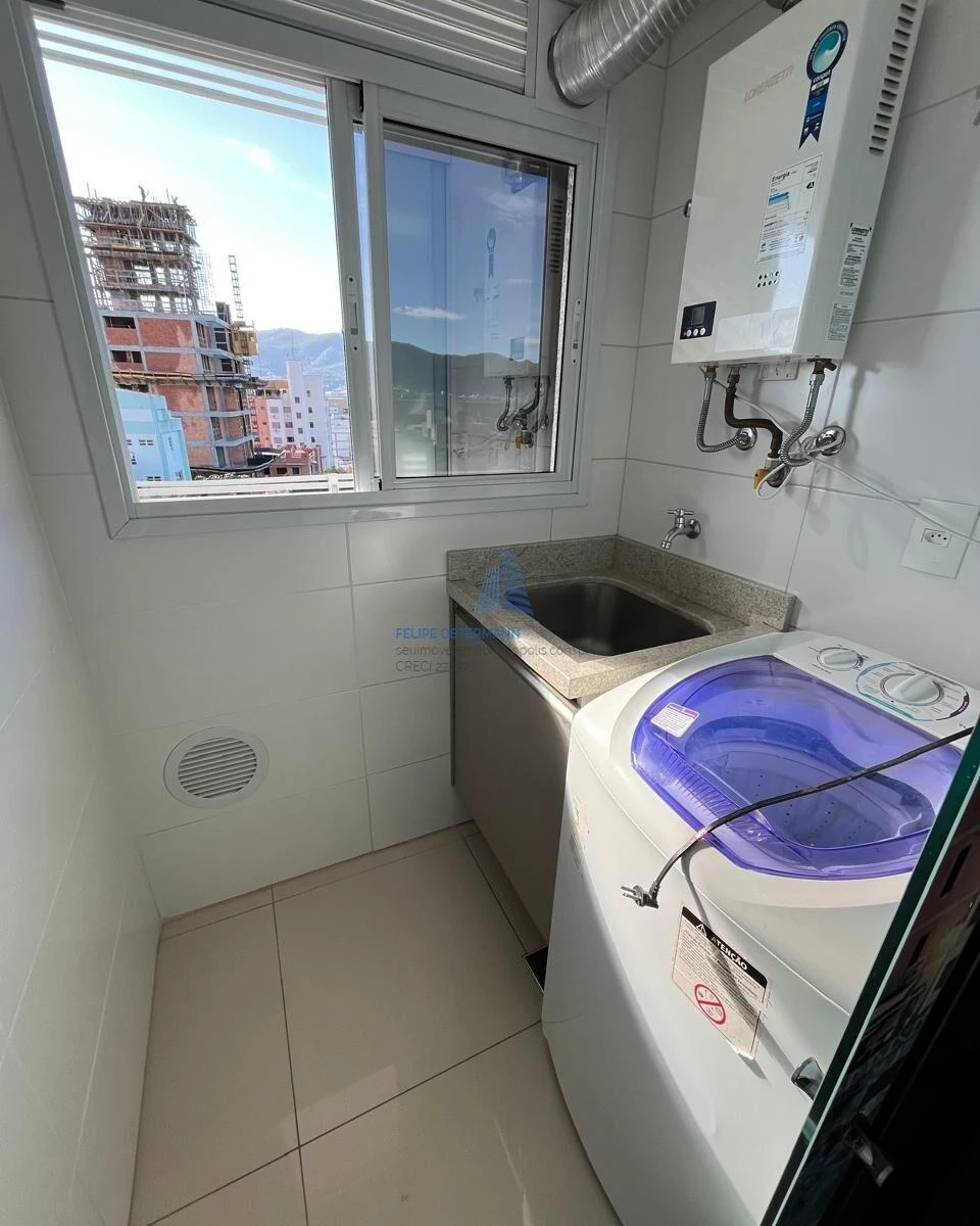 One-bedroom apartment with a glass-enclosed balcony — photo 28