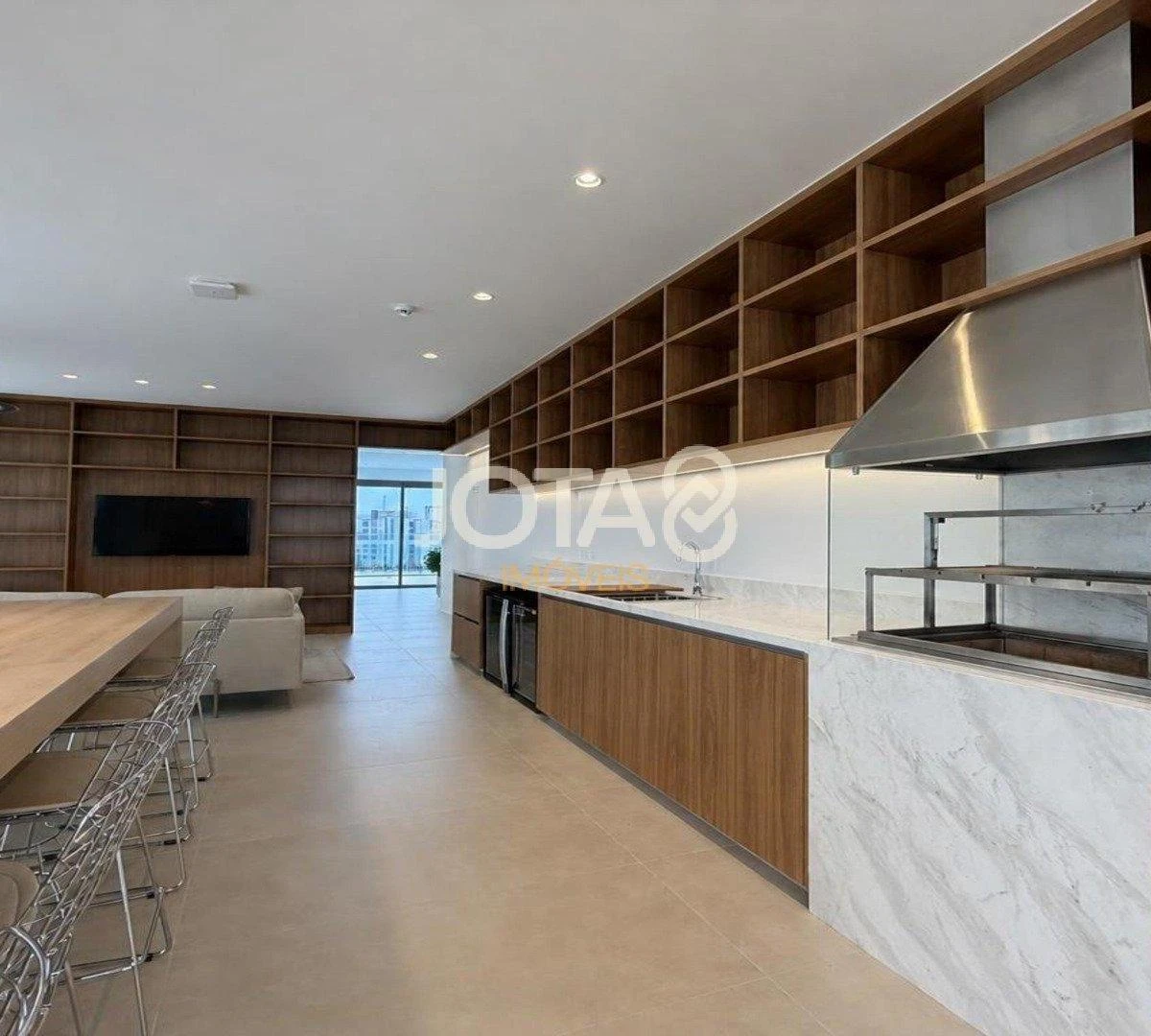 One-bedroom apartment with floor-to-ceiling windows — photo 16