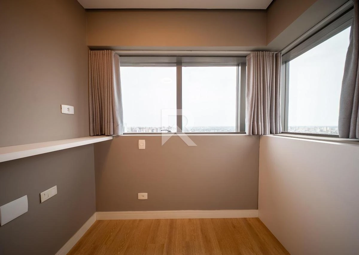 Floor-to-ceiling windows in a 2-bedroom apartment, 109 m² — photo 12