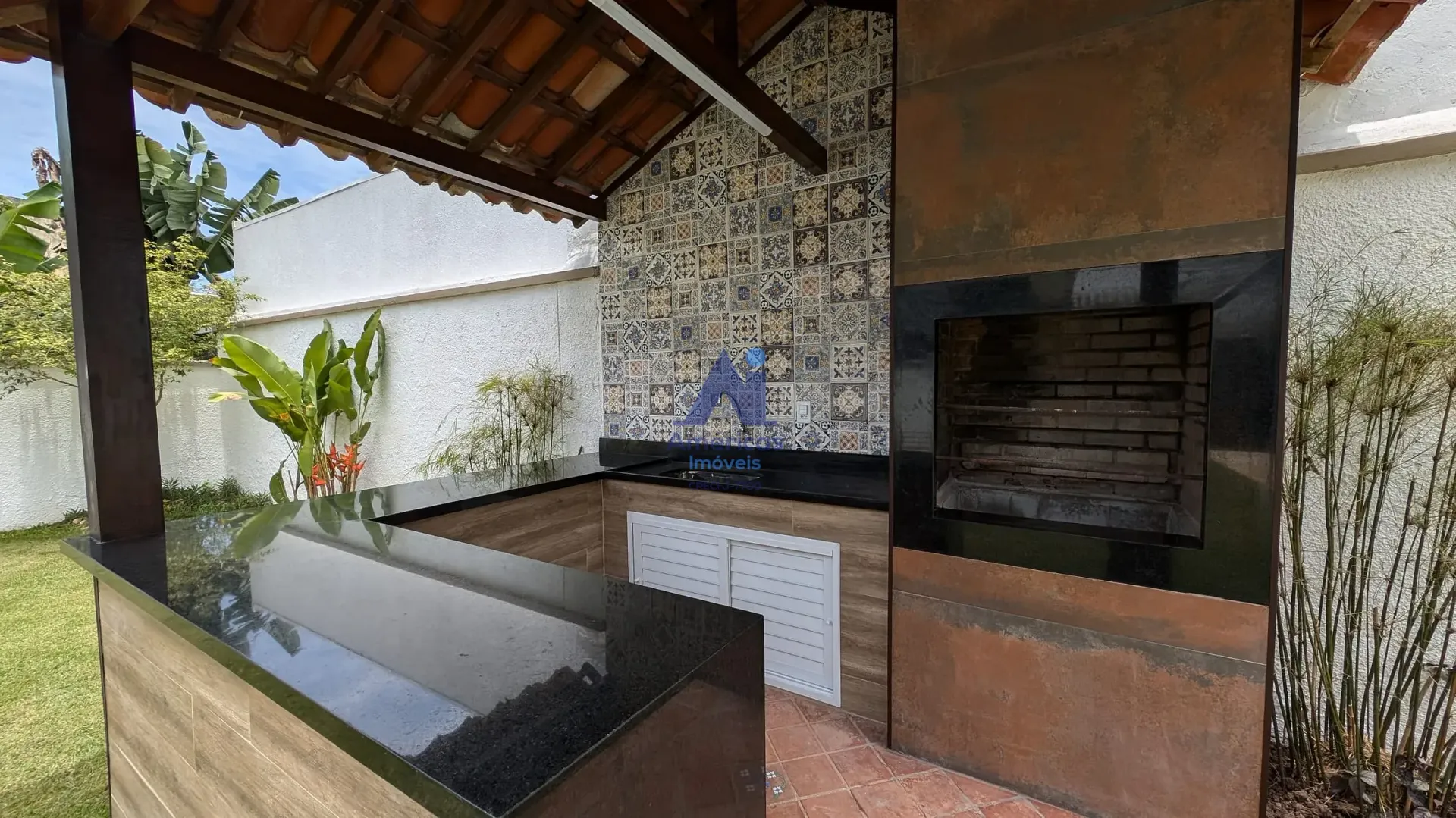 4-bedroom house with a grill on the balcony — photo 15
