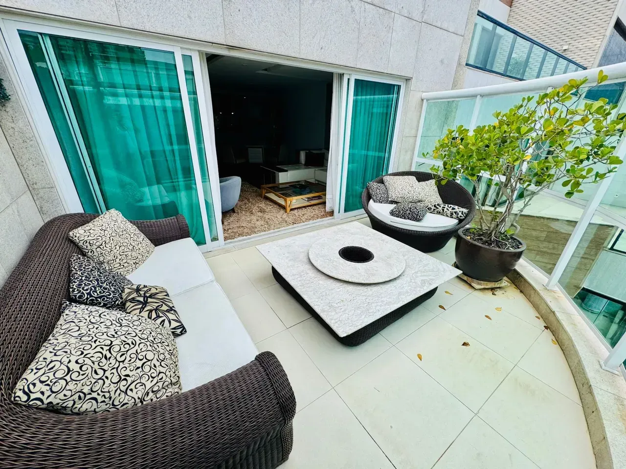Furnished 3-bedroom apartment with open-plan kitchen — photo 5