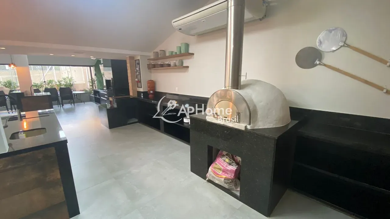 Unfurnished 4-bedroom apartment with glassed-in balcony — photo 24