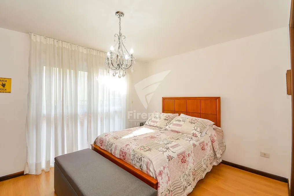 424 m² house with 3 en-suite bedrooms and 4 parking spots — photo 35