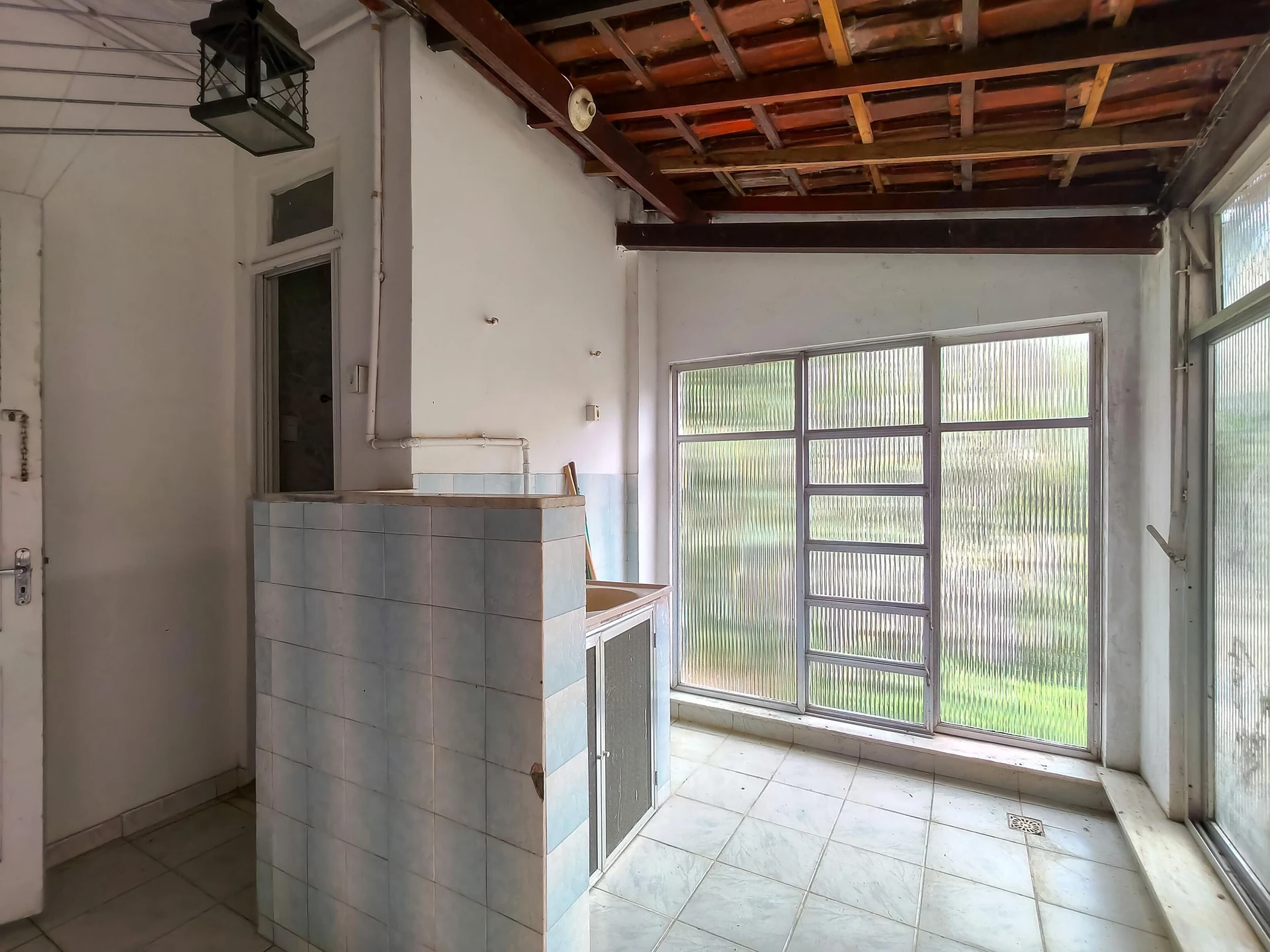 2-bedroom apartment with 2 bathrooms and mountain views — photo 20