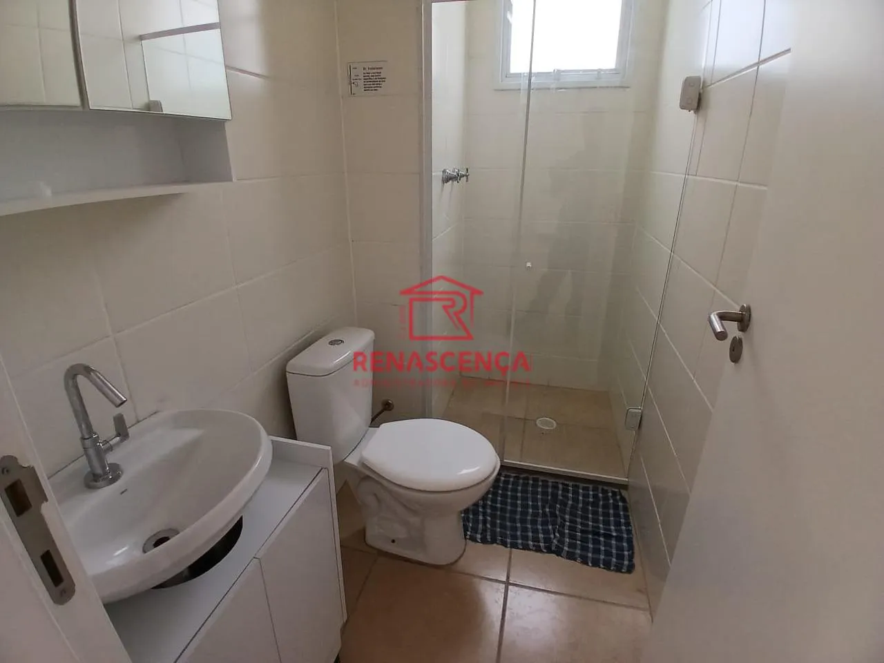 Apartamento de 2 quartos com piso de madeira ou laminado — photo 4