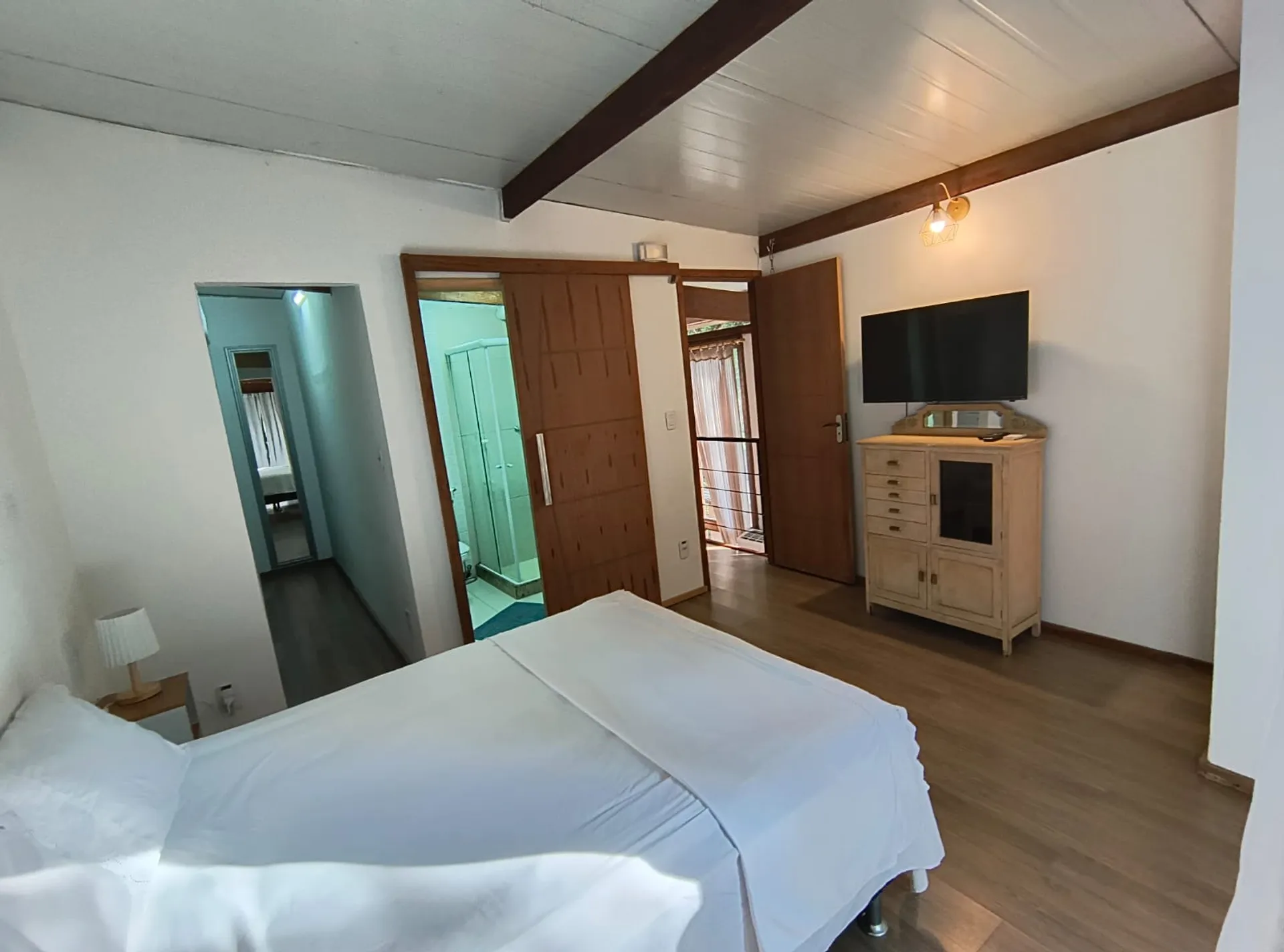 Furnished house, 180 m², with floor-to-ceiling windows — photo 16