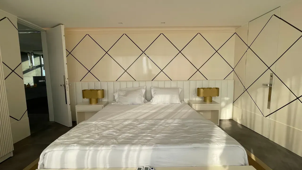 Unfurnished 3-bedroom, 3-bath house with a balcony — photo 25