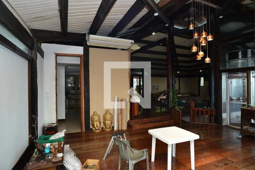 5-bedroom house with a water view — photo 37