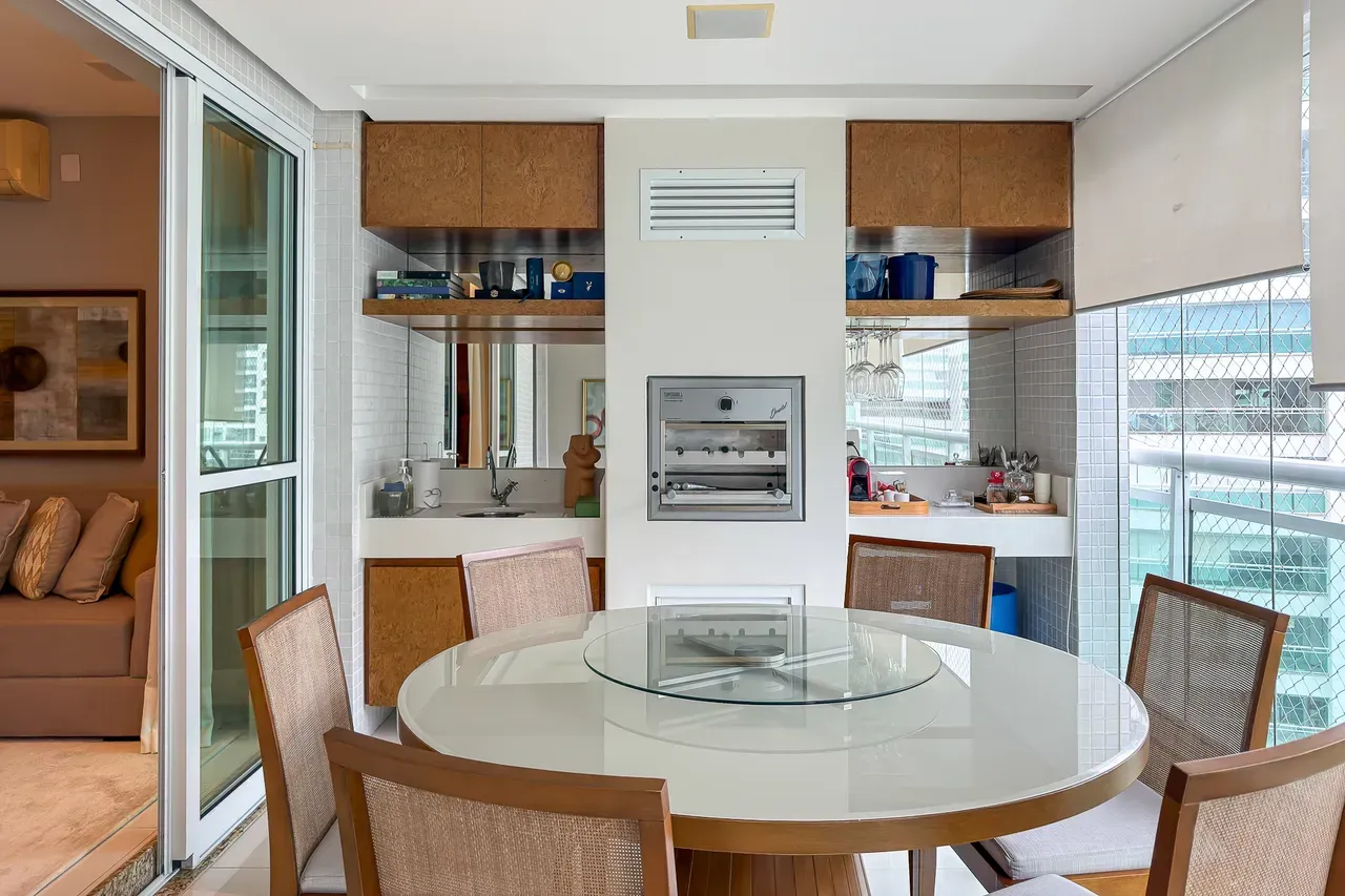 Furnished 3-bedroom apartment with 4 bathrooms — photo 18