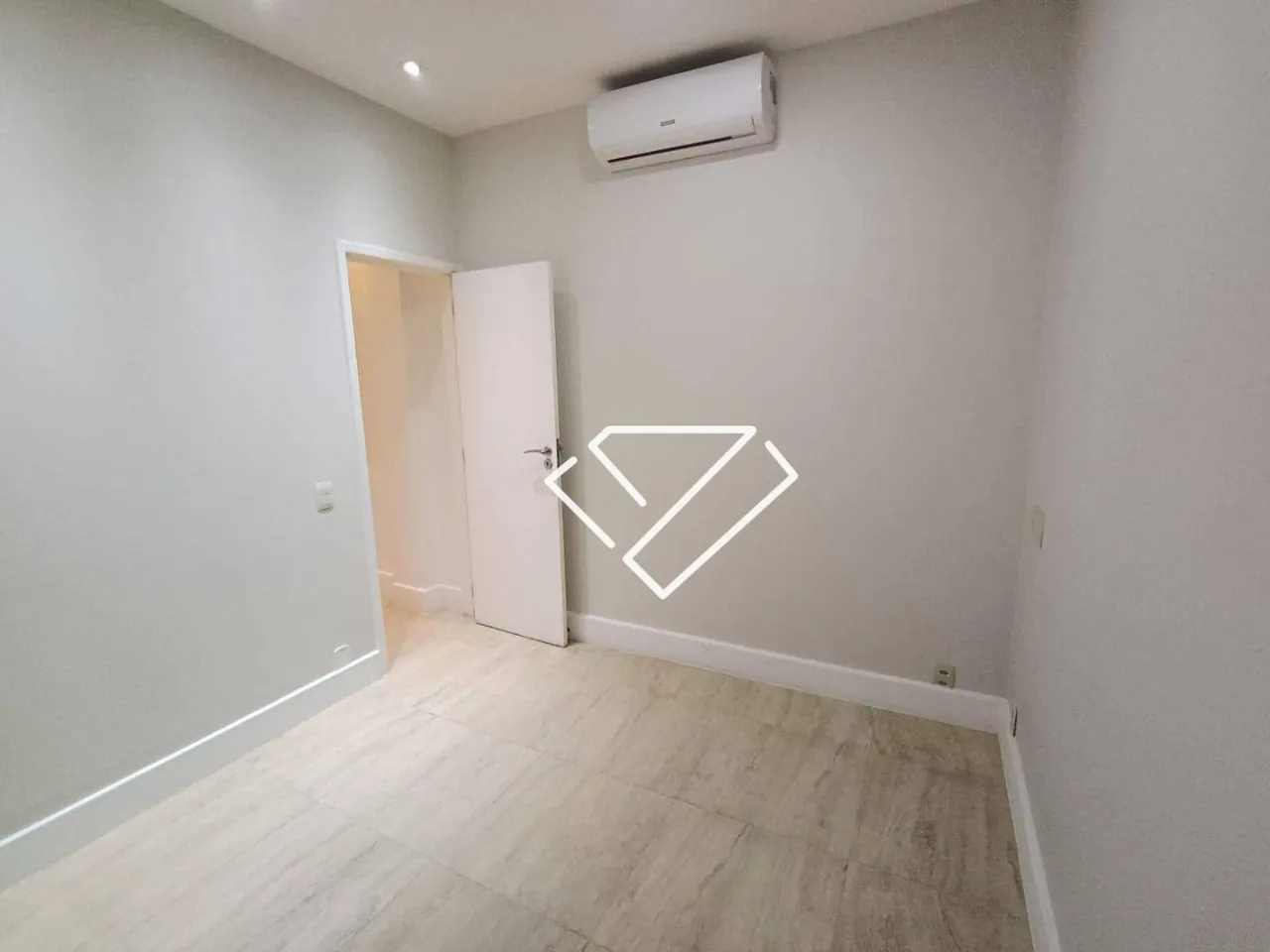 3-bedroom apartment with a closed-in gas kitchen — photo 3