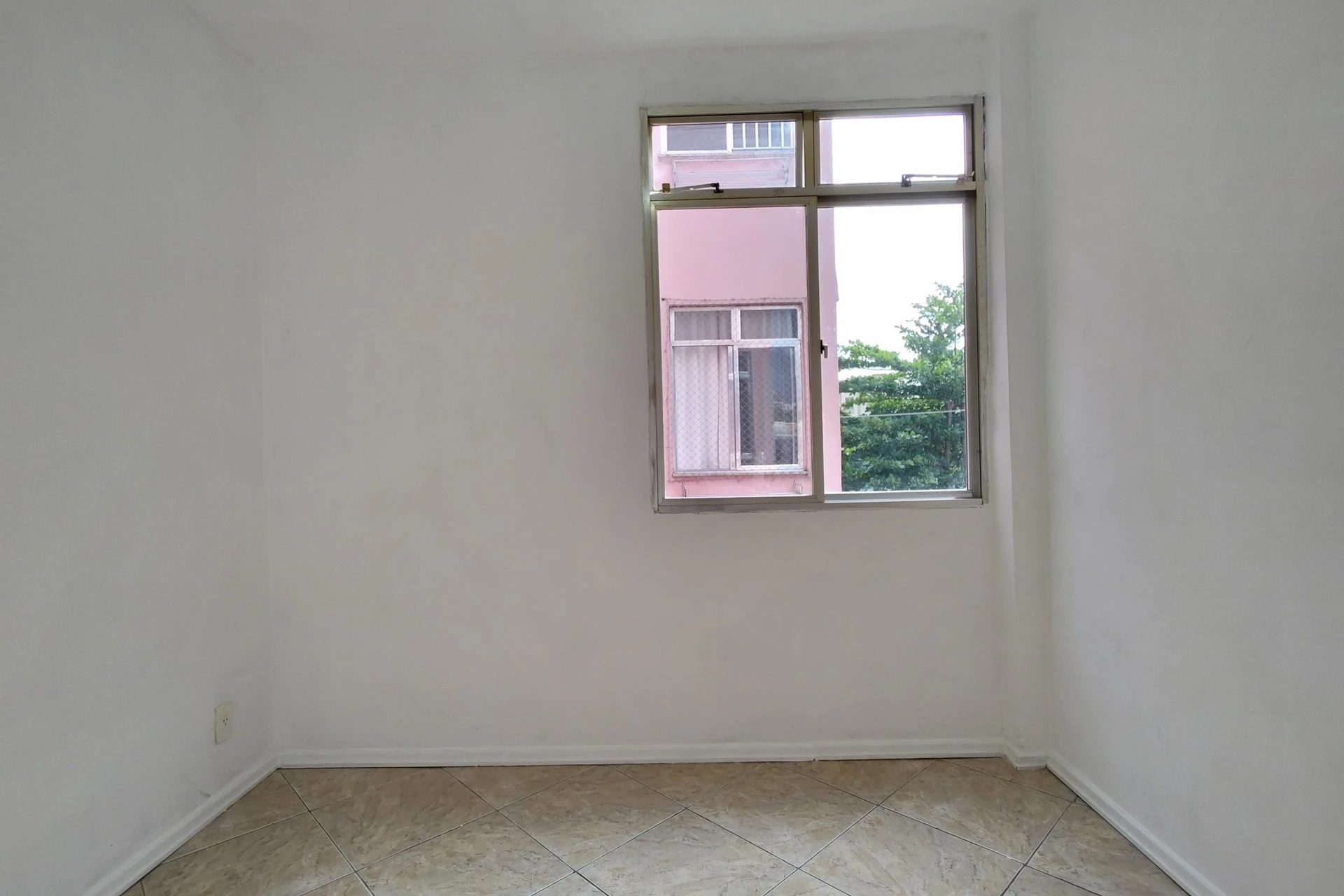 Unfurnished apartment with 2 bedrooms and 1 parking space — photo 25