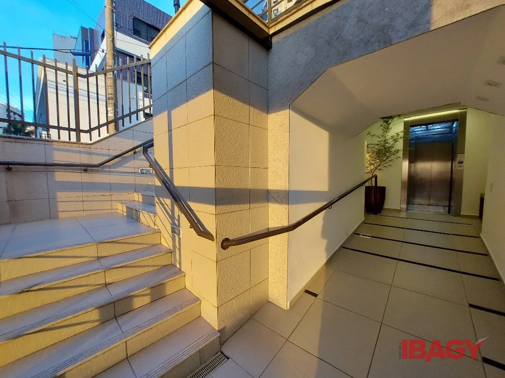 Furnished apartment with 3 en-suite bedrooms and 152 m² — photo 20