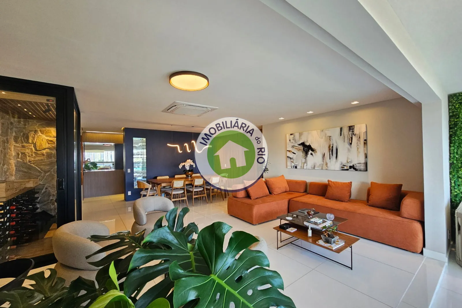 Unfurnished apartment with 4 bedrooms and glass balcony — photo 24