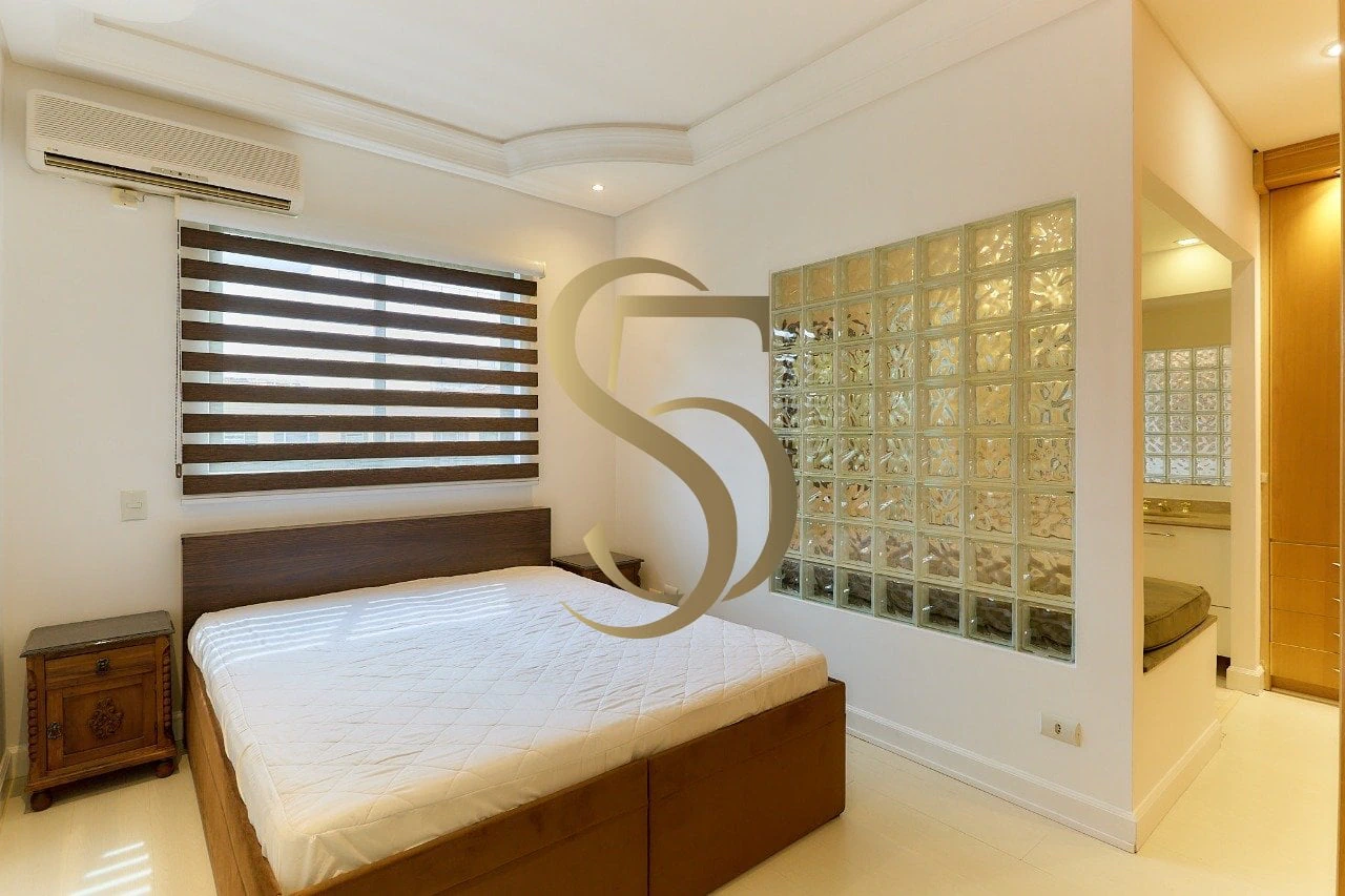 Bathtub in a one-bedroom apartment, 103 m² — photo 5