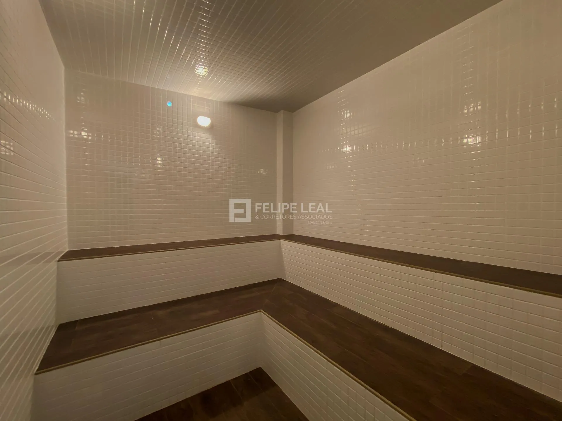 Condominium house with 9 bedrooms and 8 en-suites